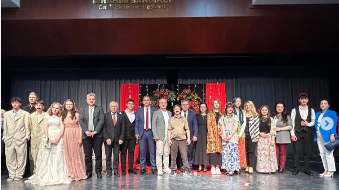 Öğrencilerimizden Harika Sahne Performansı